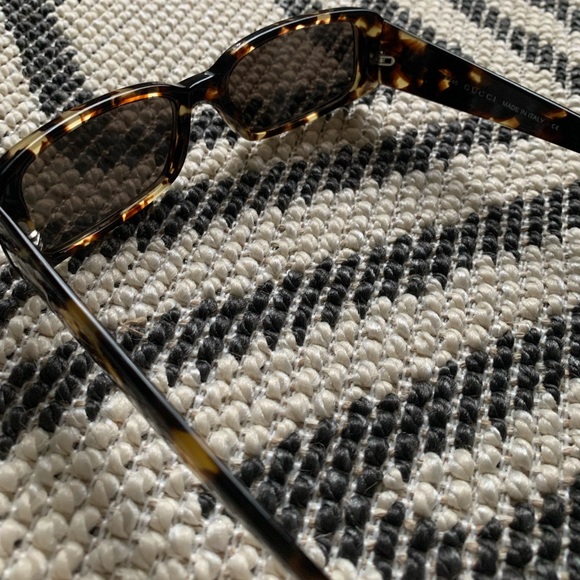Authentic Gucci sunglasses - Picture 9 of 10